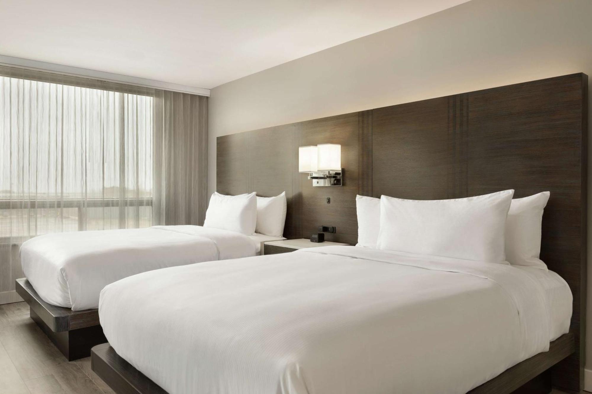 Embassy Suites By Hilton Montreal Airport Pointe-Claire Esterno foto