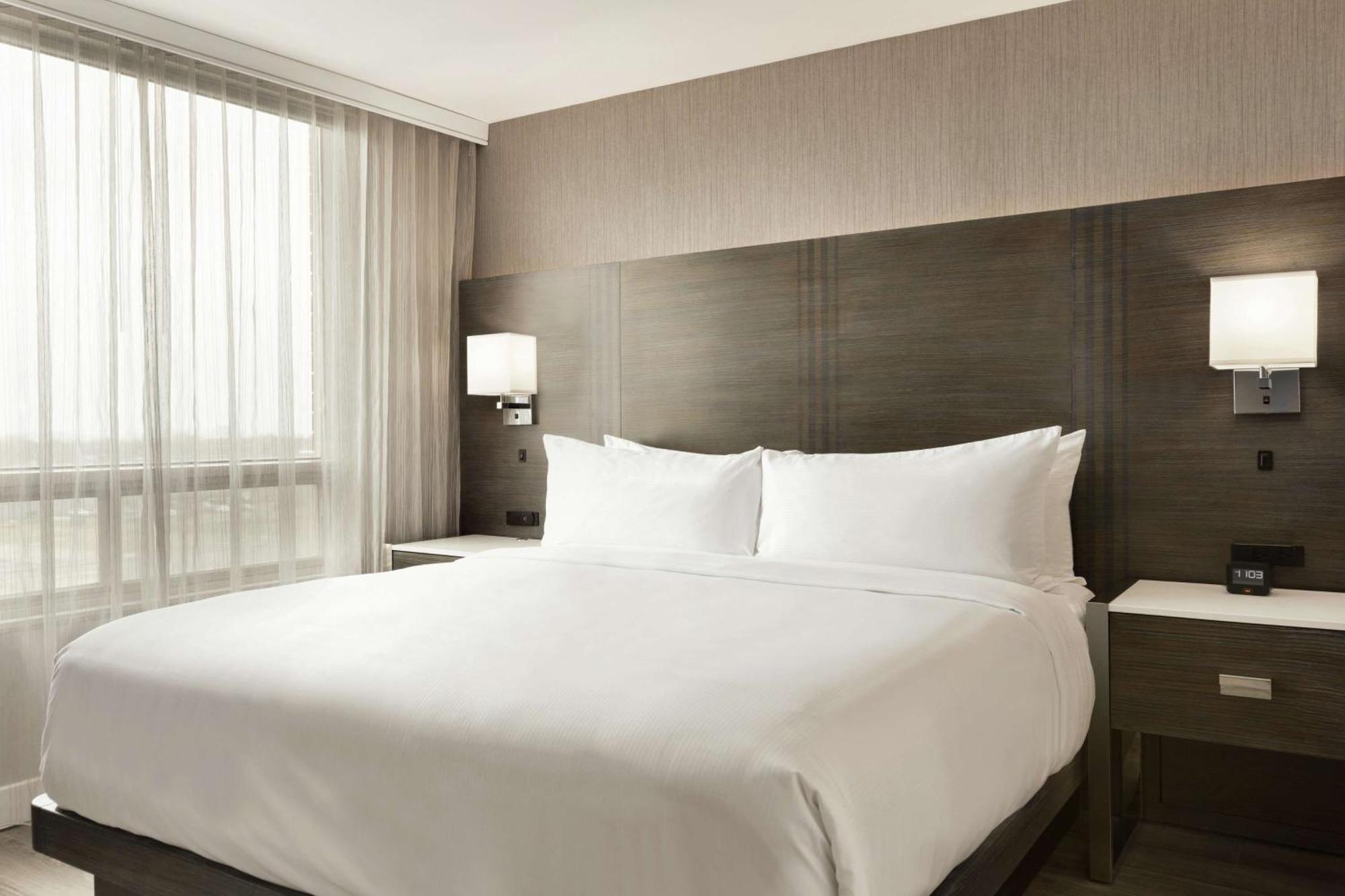 Embassy Suites By Hilton Montreal Airport Pointe-Claire Esterno foto