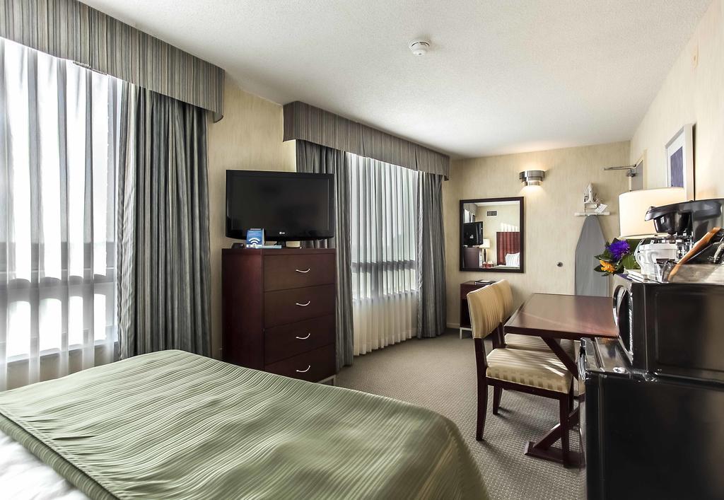 Embassy Suites By Hilton Montreal Airport Pointe-Claire Esterno foto