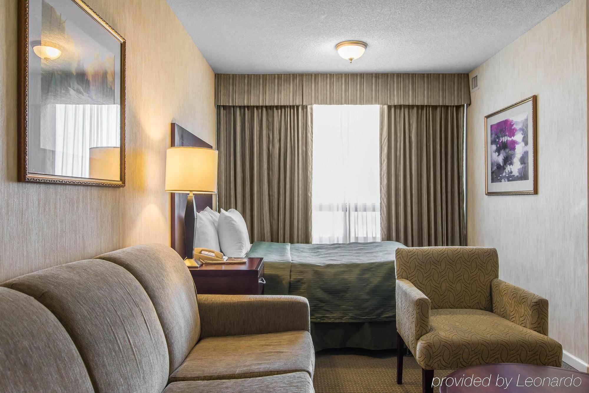 Embassy Suites By Hilton Montreal Airport Pointe-Claire Esterno foto