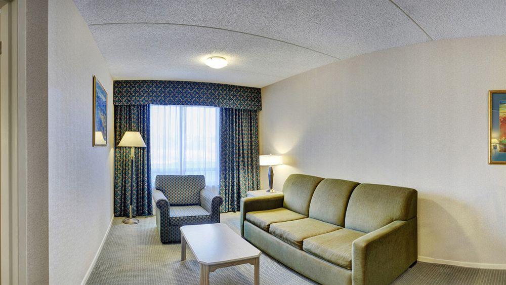 Embassy Suites By Hilton Montreal Airport Pointe-Claire Esterno foto